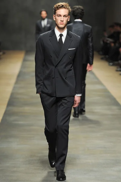 Look 3